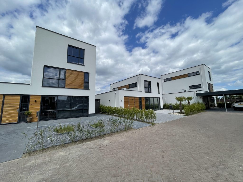 Gevelisolatie bij nieuwbouw van 6 woningen in Elst door HPB Gevelisolatie – foto 1 van 3