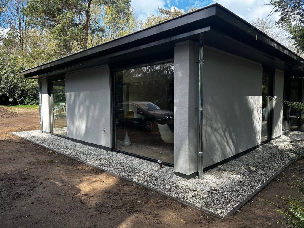 Gevelstucwerk bij de renovatie van een bungalow door HPB Gevelisolatie – foto 3 van 6