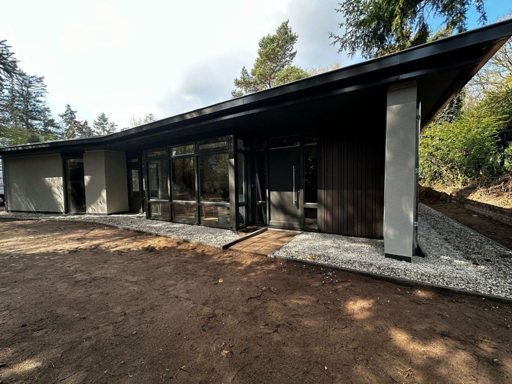 Gevelstucwerk bij de renovatie van een bungalow door HPB Gevelisolatie – foto 4 van 6