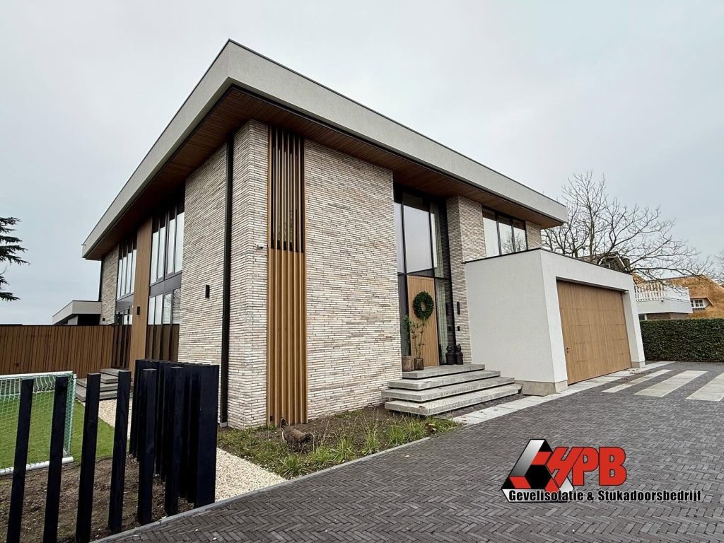 Gevelstucwerk met sierpleister in Vinkeveen door HPB Gevelisolatie – foto 3 van 4